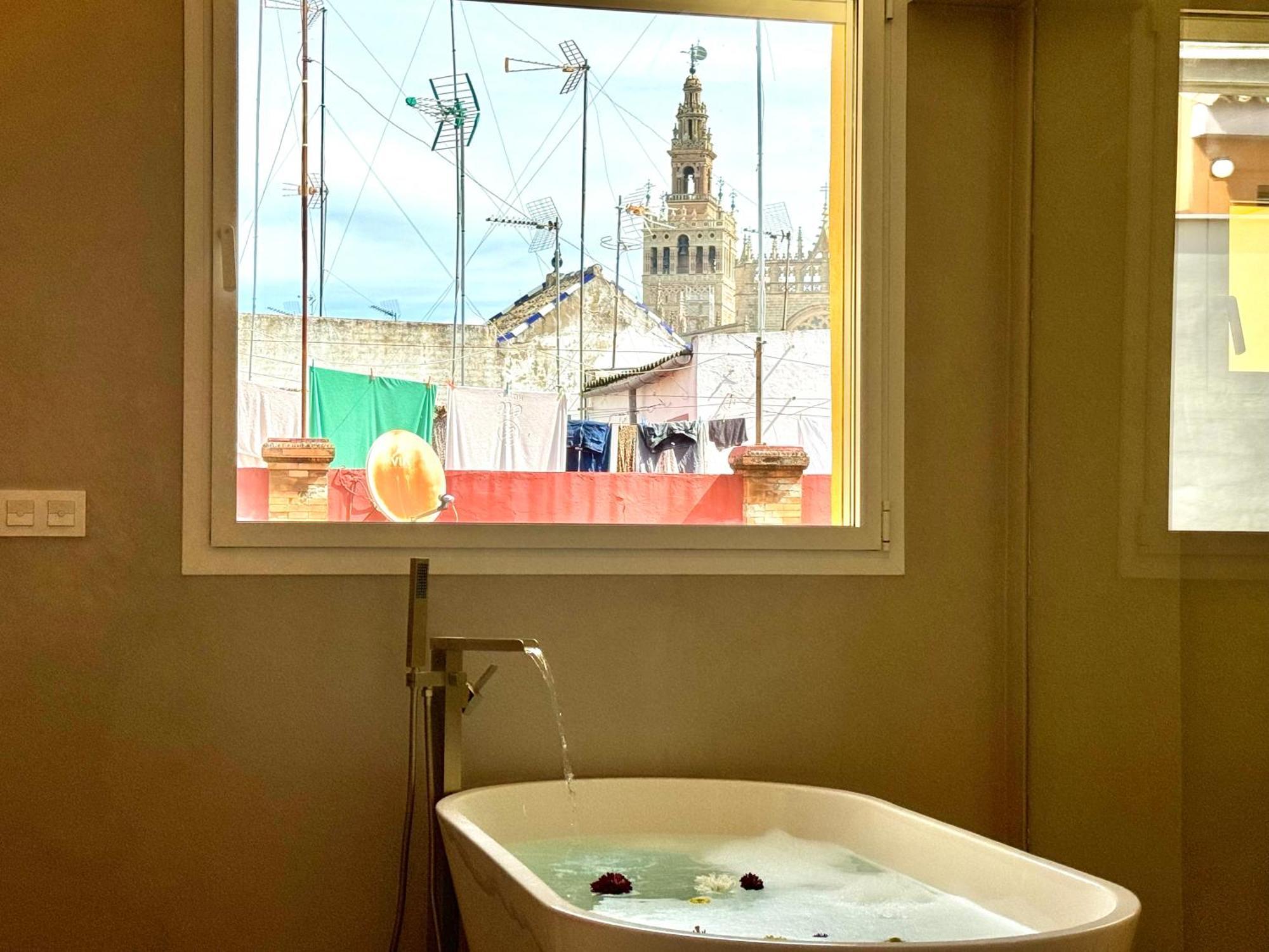 Luxury Cathedral Views In Seville Exterior photo